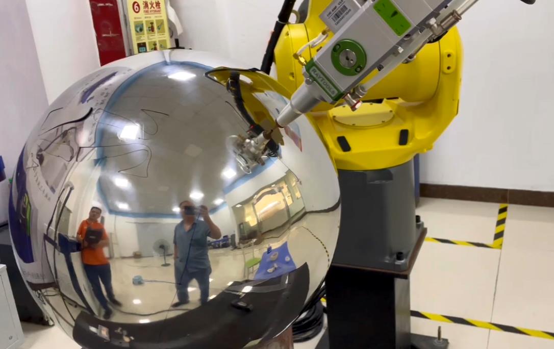 機械手激光切割機-不銹鋼圓球切割 機械手激光切割機-不銹鋼圓球切割